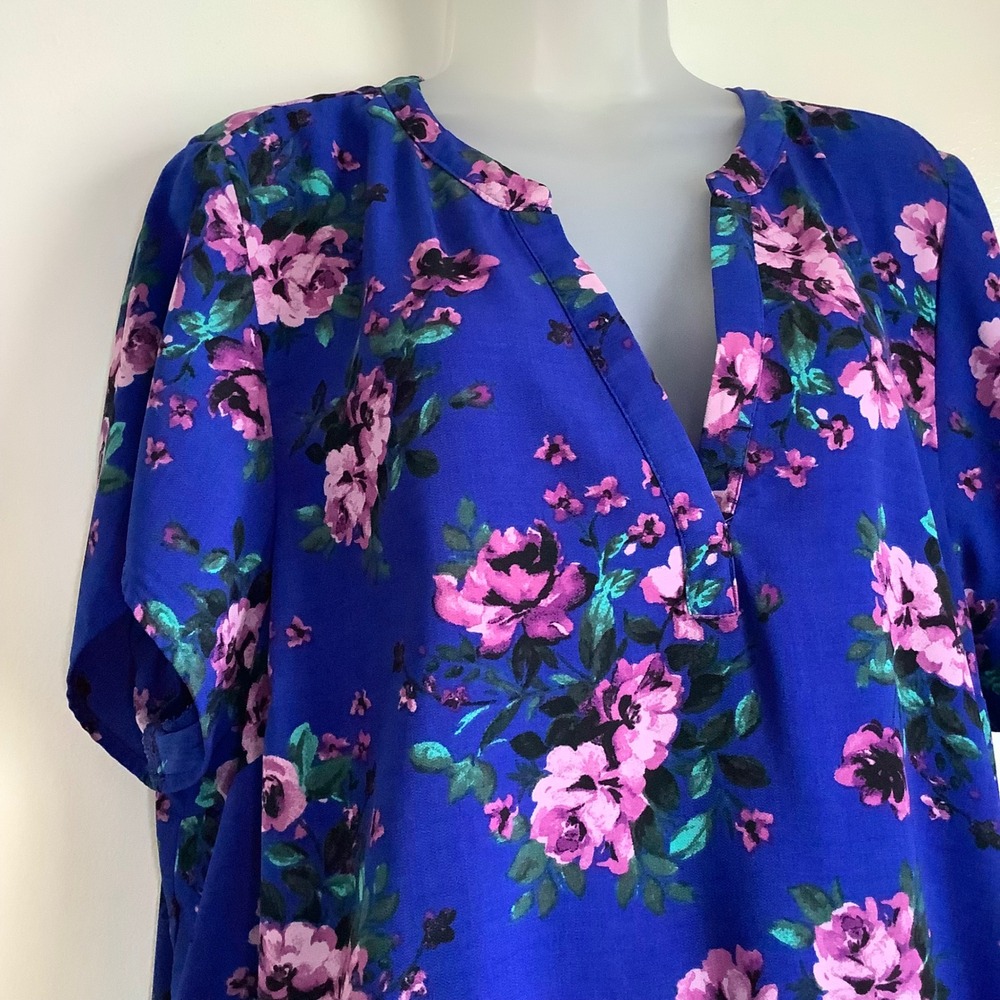 Floral V-Neck Women's Top in Royal Blue and Pink